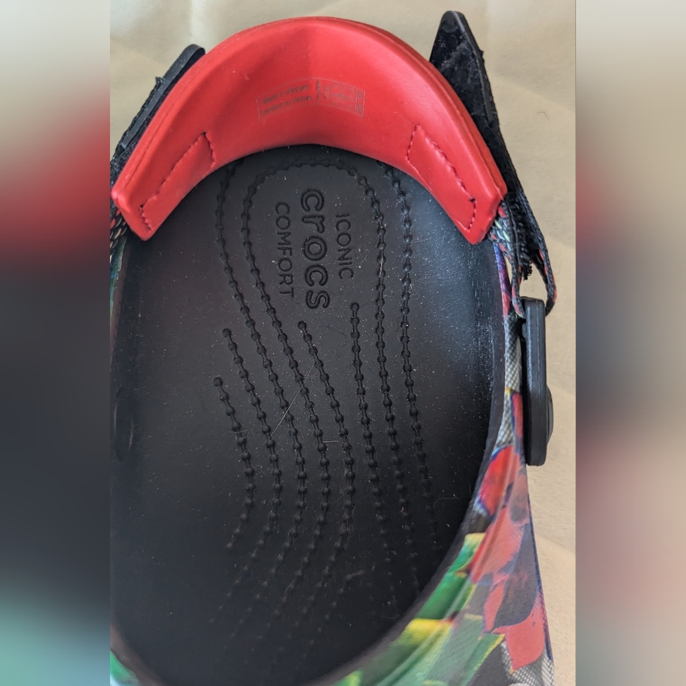 CROCS Black and Green Slippers with Mosaic Design - Picture 11 of 13